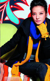 幻灯集：赵薇秀冬日暖装俏皮 青春气息逼人