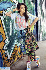 组图：爱戴拍炫彩写真 展夏日热辣风情