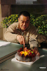 《窃听2》床上戏曝光 刘青云黄奕温存接吻(图)