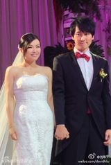 组图：査可欣孙志群大婚 骆家辉任证婚人