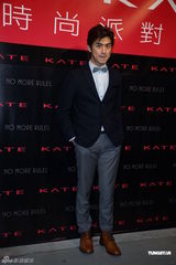 组图：陈柏霖鼓励选手自信 理想情人要独一无二