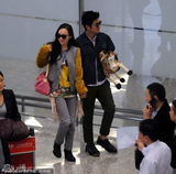 组图：霍思燕与男友杜江一同现身 牵手甜蜜秀恩爱