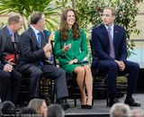 组图：威廉王子与凯特王妃甜蜜出访大秀恩爱