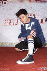 组图：敖犬尬舞宝刀未老 气喘自嘲人老变退步