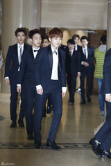 独家高清：EXO等偶像团体亮相金唱片颁奖礼红毯