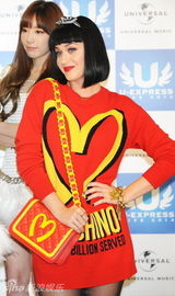 组图：水果姐内八站姿可爱 与少女时代同台搞怪