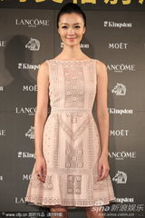 组图：金马奖闭幕庆功酒会获奖者开心亮相