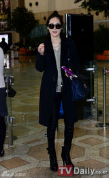 组图：韩星韩佳人赴日宣传《月亮怀抱太阳》