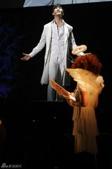 组图：韩歌手朴政玟双人格演唱会日本唱响