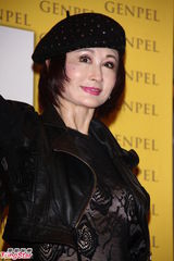 组图：潘迎紫现身辟谣死讯 代言吸金秀好材