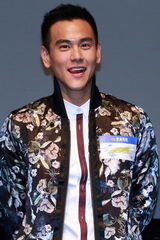 组图：《破风》发布会 彭于晏阮经天基情赛单车