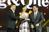 组图：刘诗诗收获2013新浪微博之夜Queen称号