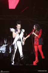 组图：张惠妹摇滚激情演唱会 哈林现场深情求婚