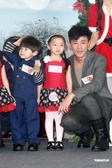 组图：林峰出席圣诞活动努力赚钱希望明年再置房