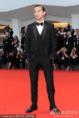 组图：罗伯特雷德福白衣潇洒 希亚-拉博夫黑装帅气