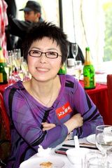 组图：佘诗曼等众星出席活动 坦言不在乎获奖