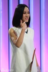 组图：尚雯婕做客《第一超模》嘟嘴卖萌