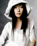 组图：明星时尚吹简约风 范冰冰周冬雨陈燃返璞归真