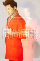 高清图：陆毅《风尚周报》封面大片展魅力笑容