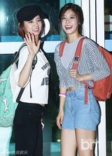 组图：GirlsDay惠利素珍飞泰国参加慈善活动