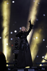 组图：麦当娜亮相超级碗 劲歌热舞火力全开