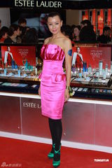 组图：李玟李美凤美艳亮相 李玟谈造人称顺其自然