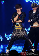 组图：少女时代性感俏舞《MCD》蝉联冠军