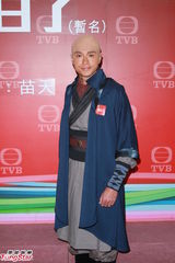 组图：黄浩然为拍戏剃头 黄翠如强调无后台