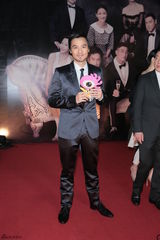 组图：金像奖红毯星光灿烂 众星持小新齐卖萌