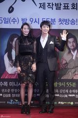 高清组图：李准基申敏儿出席《阿娘使道传》发布会