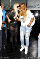 组图：Lady Gaga薄纱bra无惧露点金发墨镜闪亮登场