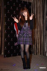 组图：女优佐山爱与瑠川里菜抵台与粉丝互动