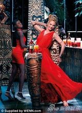 组图：乌玛-瑟曼东方魅力大片 红裙喜庆秀美腿