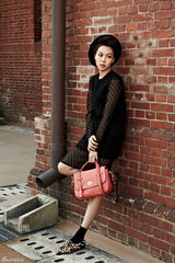 高清图：韩星金敏姬时尚写真 个性装扮展复古风