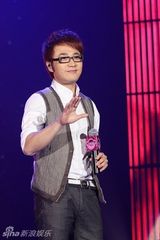 幻灯组图：张靓颖携手王铮亮唱游江苏