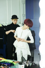 组图：郁可唯登杂志封面 热辣动感风采飞扬