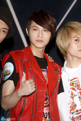 组图：JPM携机器猫做公益 第二张大碟筹备中