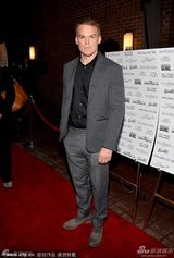 组图：菲丽希缇亮相晚宴 丹尼尔型男范十足