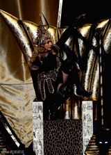 组图：麦当娜埃及艳后造型登场超级碗歌舞秀