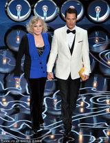 组图：麦康纳与《迷魂记》女主角诺瓦克登台