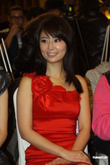 组图：林心如红裙娇艳亮相 不慎露底大泄春光