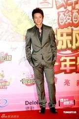 幻灯图：音乐风云榜十年盛典 星级艺人盛装出席