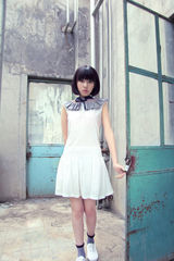 组图：周子琰清新夏日写真曝光 记录青春懵懂