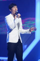 高清组图：新浪网络盛典满江现场激情演唱