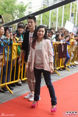 组图：萧蔷杨丽菁拼身材 张柏芝缺席受伤成谜