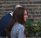 组图：凯特王妃孕后亮相小腹微隆幸福洋溢