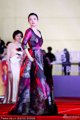 北京电影节红毯黯淡 章子怡灿笑蒋雯丽似修女