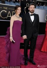 组图：阿弗莱克携爱妻亮相 无缘导演失落