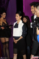 组图：袁咏仪望张智霖携子上亲子节目