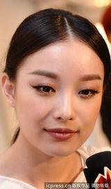 组图：倪妮白裙代言气质优雅宛若女神